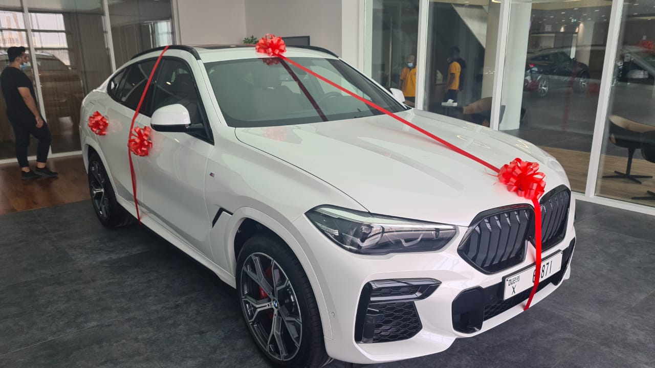 Rent a car with driver in dubai BMW x6 M40 2023